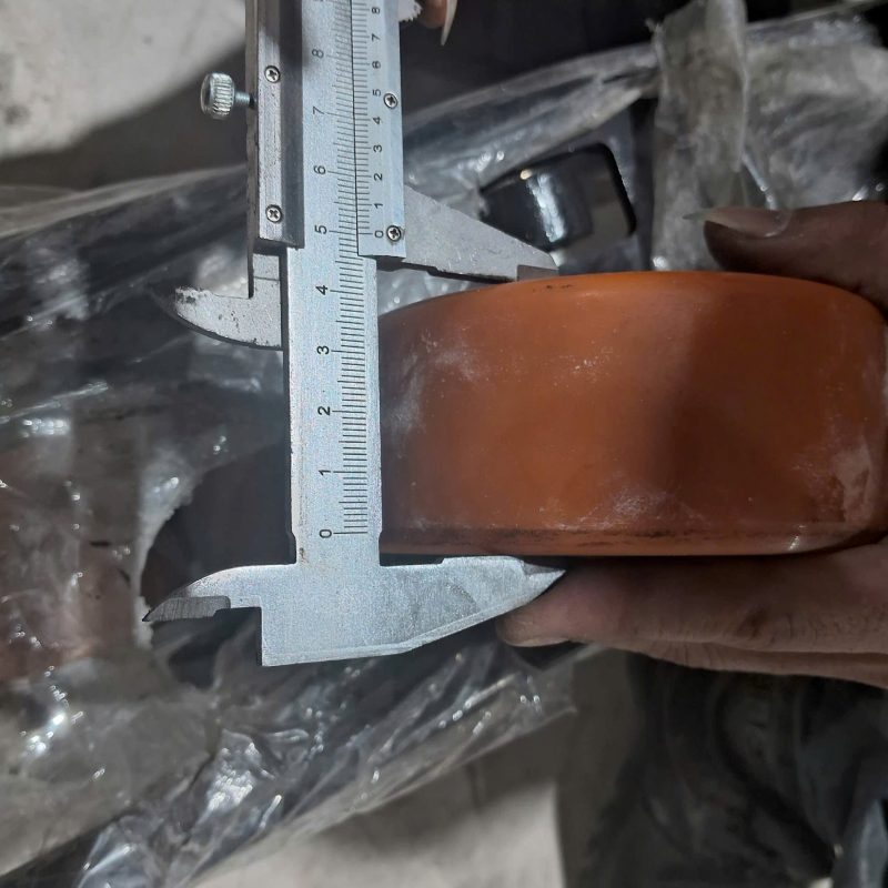 Kích thước bánh cân bằng PU của xe nâng
