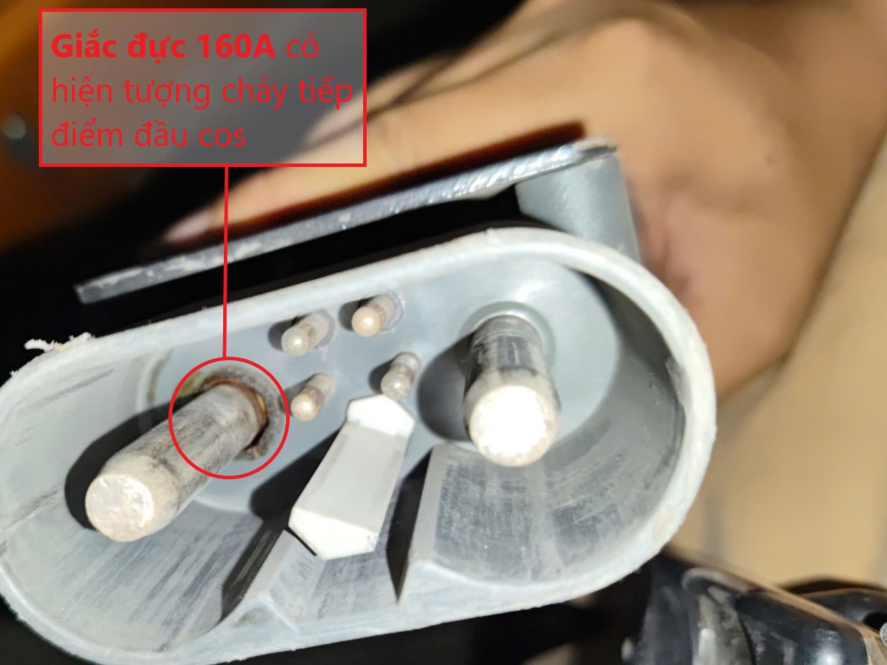 Nguyên nhân gây hỏng Giắc cắm đực Rema 160A Lithium