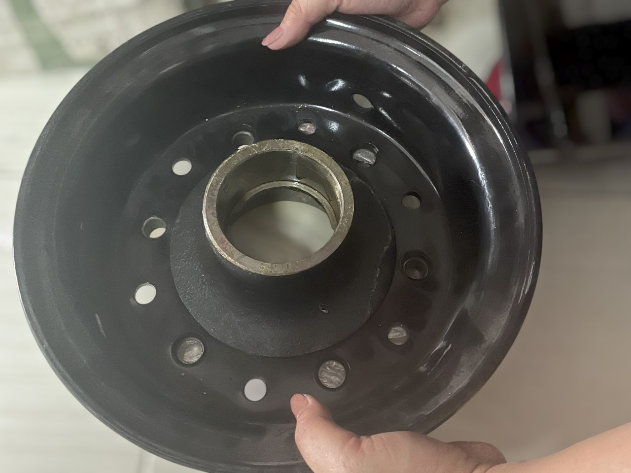 Mô tả mâm 650-10 bắt vào moay ơ với 6 lỗ bánh tắc kê