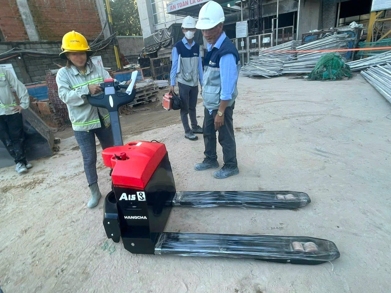 nguyên nhân gây hư hỏng nút nâng hạ xe nâng tay điện