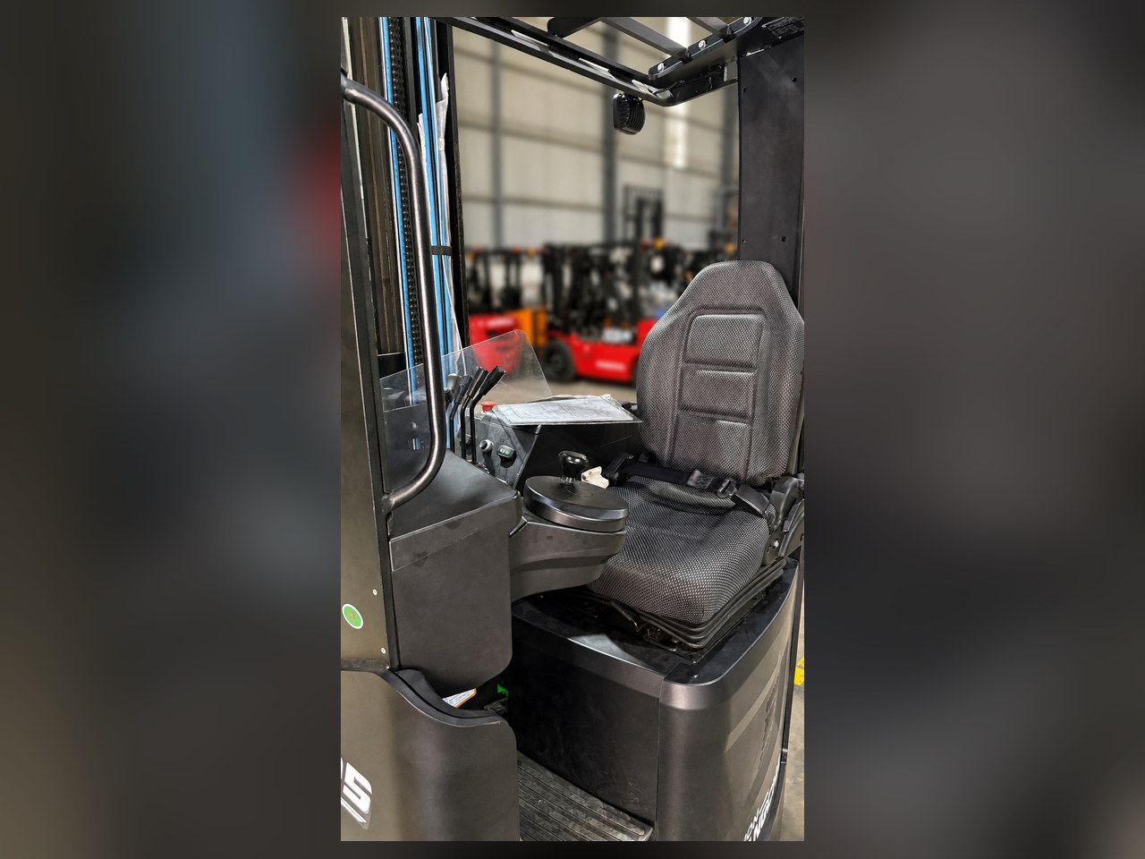 Khoang lái xe nâng điện Reach truck 2.5 tấn ngồi lái CQD25-XC5-SI