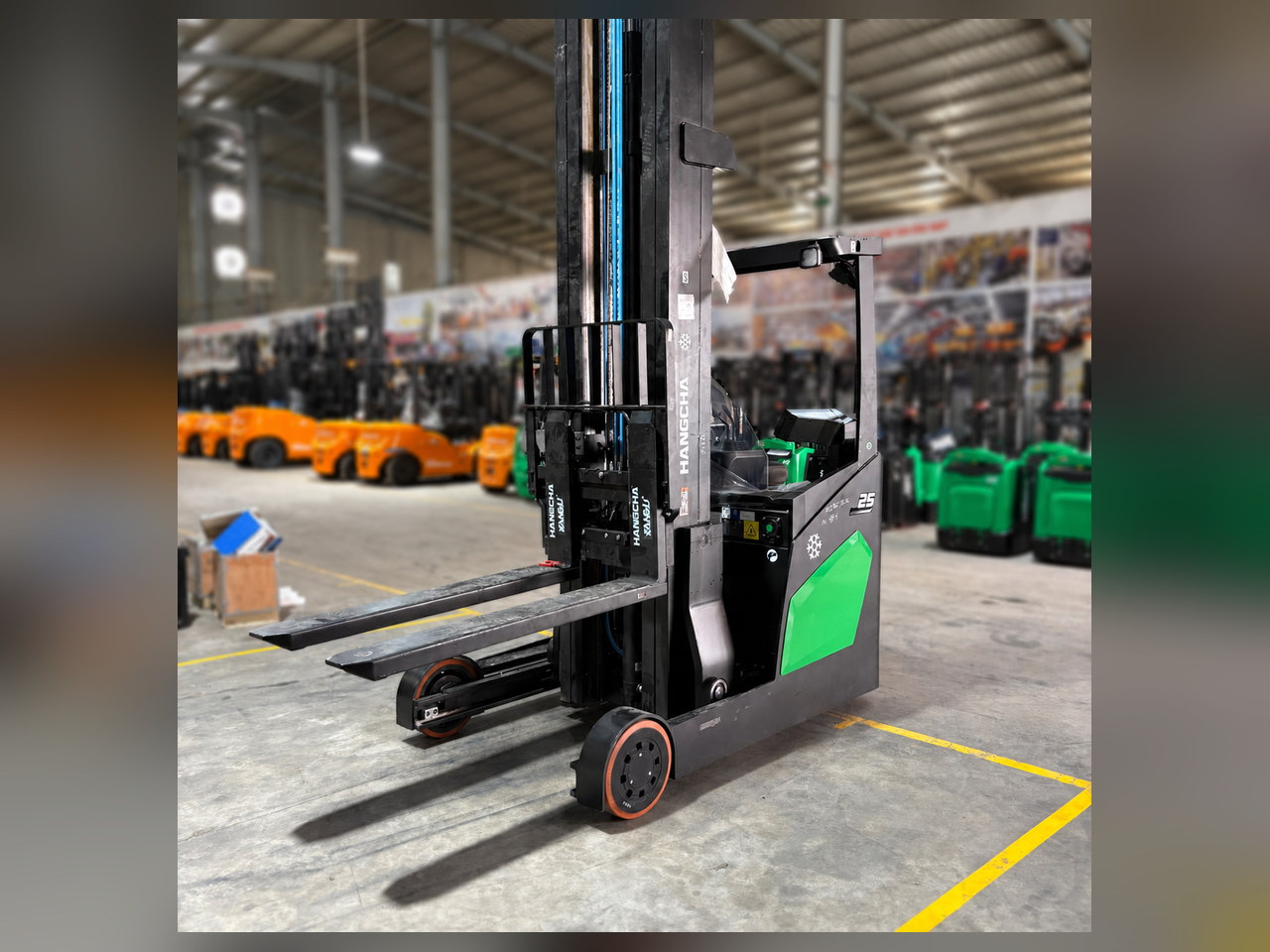 Xe nâng Reach truck tầm cao 2.5 tấn ngồi lái CQD25-XC5-SI