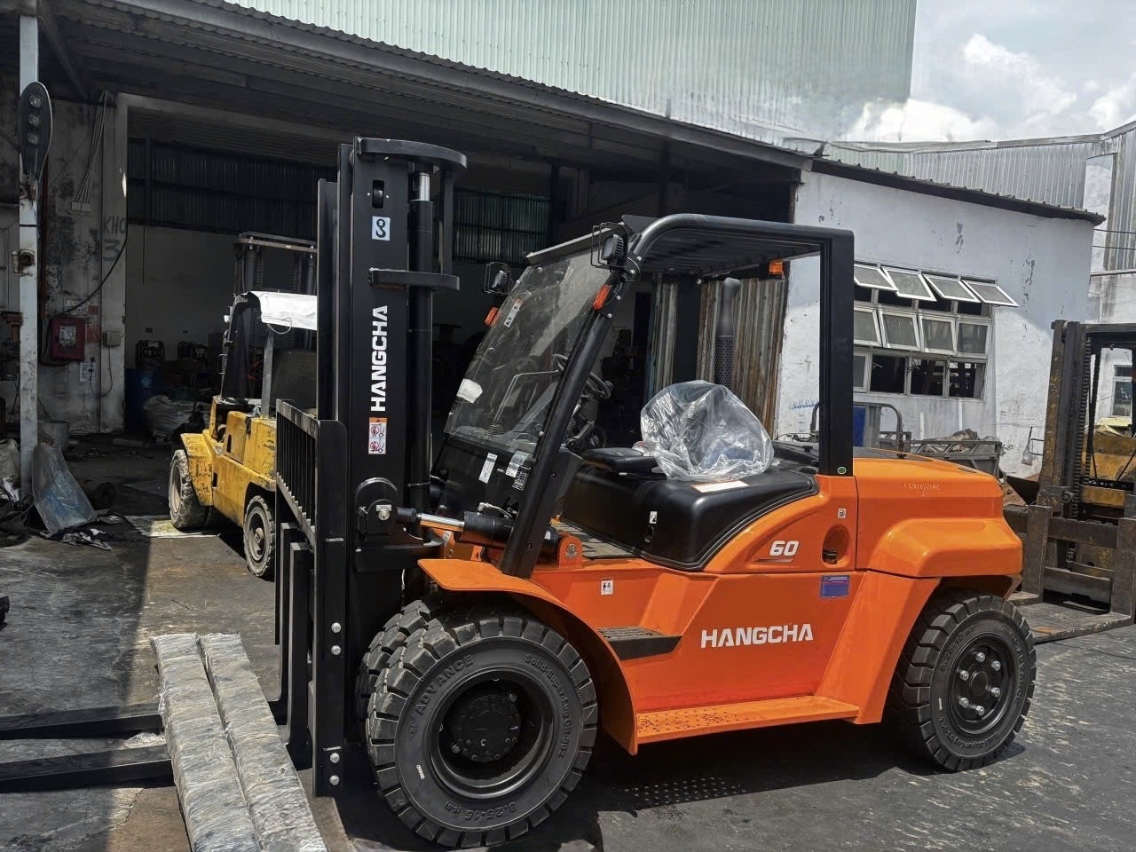 Xe nâng dầu 6 tấn Hangcha CPCD60-XRW14