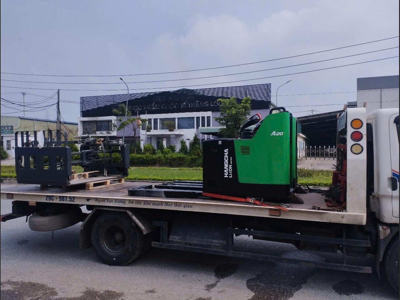 Xe nâng tay điện đứng lái 2 tấn Hangcha CBD20-AC2S-ISU - dòng Rider đứng lái có khoang lái