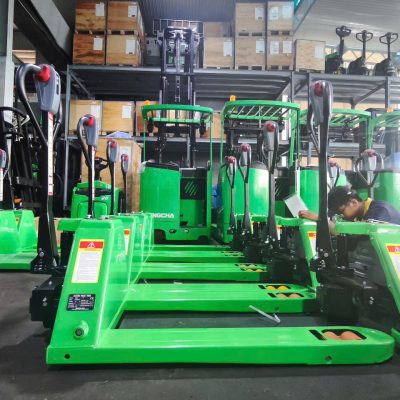 xe nâng tay 2 tấn Hangcha chạy bằng điện, kiểu vận hành đi bộ lái hay còn gọi dắt lái