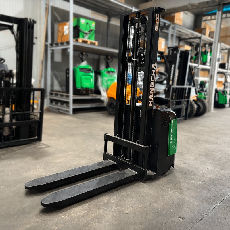 Xe nâng tay điện tầm cao 1.5 tấn Hangcha CDD15-WHL-I – xe nâng pallet vận hành đứng lái, sử dụng pin lithium. Xe nâng tay điện tầm cao 1.5 tấn Hangcha CDD15-WHL-I – xe nâng pallet vận hành đứng lái, sử dụng pin lithium.