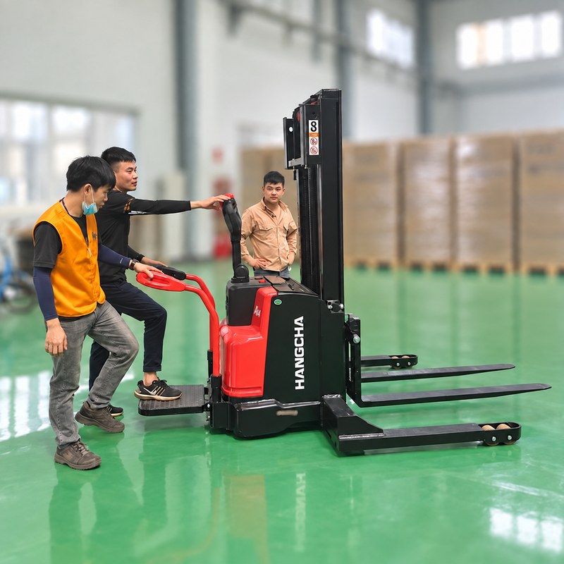 xe-nang-tay-dien-cao-dung-lai-1-4-tan-ctd14-ac2s-chan-rong-album-01 Xe nâng chân rộng 1.4 tấn đứng lái Hangcha CTD14-AC2S