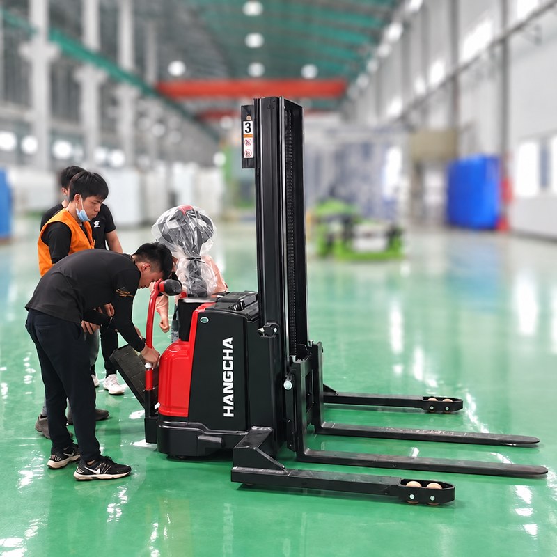 xe-nang-tay-dien-cao-dung-lai-1-4-tan-ctd14-ac2s-chan-rong-album-02 Xe nâng chân rộng 1.4 tấn đứng lái Hangcha CTD14-AC2S