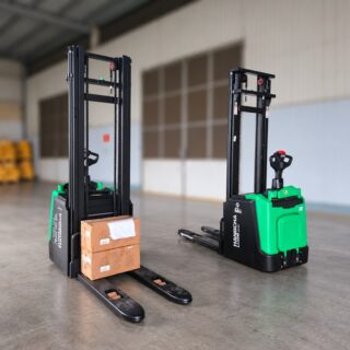 Xe nâng tay điện cao (đứng lái) 1.6 tấn model CDD16-XT1S-SI HANGCHA