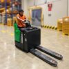 Xe nâng tay điện đứng lái 2 tấn Hangcha CBD20-AC2S-ISU - dòng Rider đứng lái có khoang lái